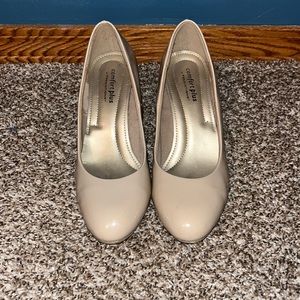 Size 6.5 nude heels.